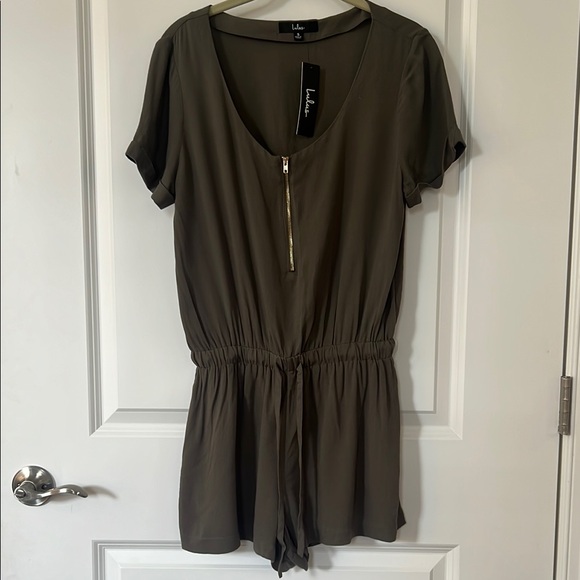 Lulus Pants - NWT- Lulus Olive Green Short Sleeve Romper